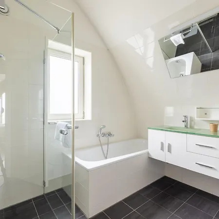 Holiday home In Egmond With Stunning Sea Views