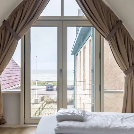 Luxury On The Boulevard And At North Sea Holiday home *