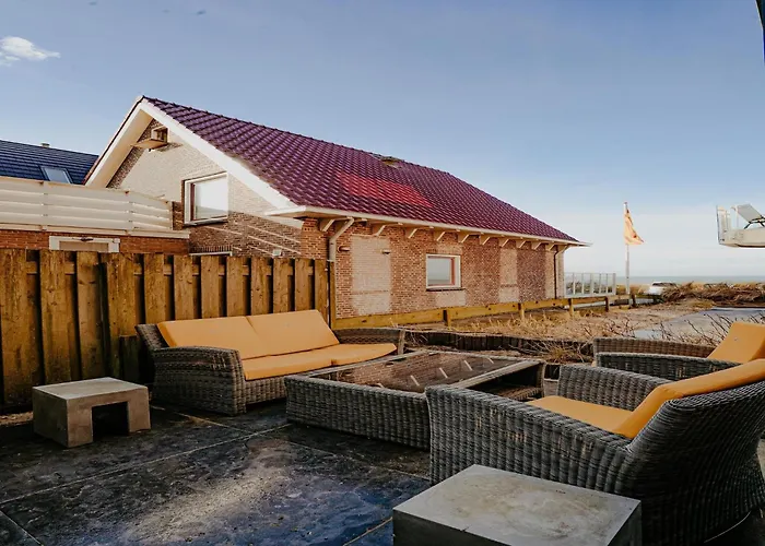 Holiday home In Egmond With Stunning Sea Views